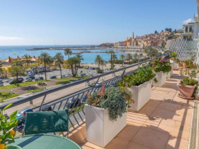 Magnifique 3P climatisé en dernier étage avec terrasse face mer, proche centre Menton - FR-1-196-326